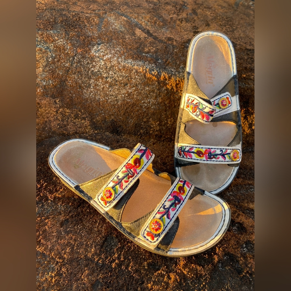 EUC Allegria Sz 38 EU / 7.5-8 US Floral Embroidered Sandals